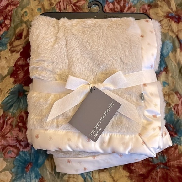 Brand New Modern Moments by Gerber Plush Baby Blanket w/ Satin Trim Neutral - Picture 1 of 13